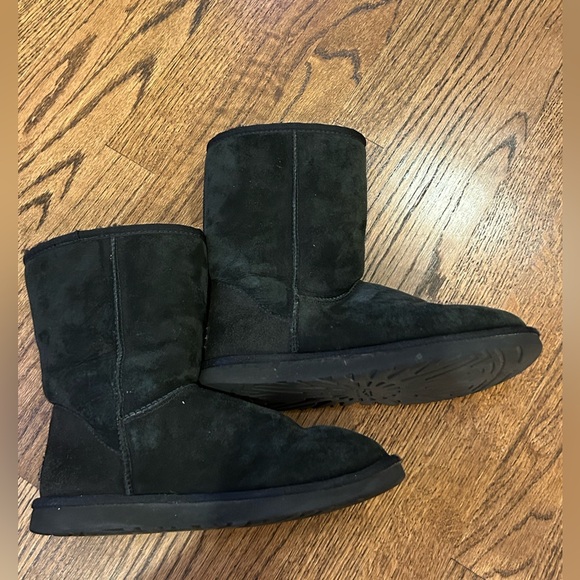 Women’s Black UGG Boots - Picture 2 of 3
